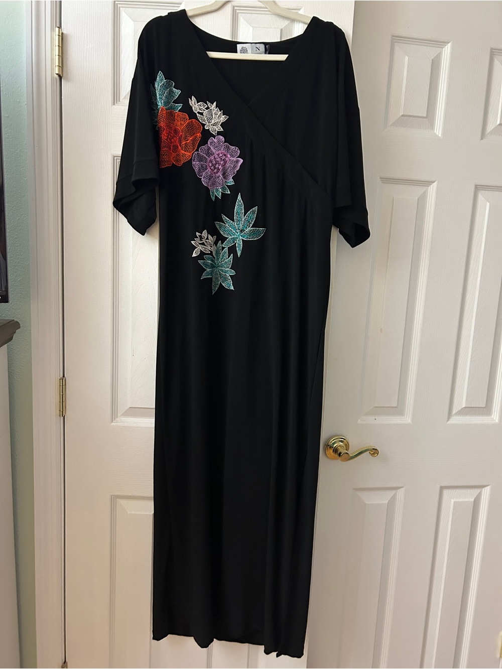 Disney x Natori embroidered L Maxi dress “Alice through the looking glass”